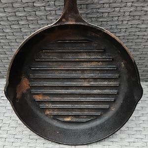 Vintage 11" Lodge 9TB Durable Cast Iron Grill Pan Dual Spouts Made In USA  Black